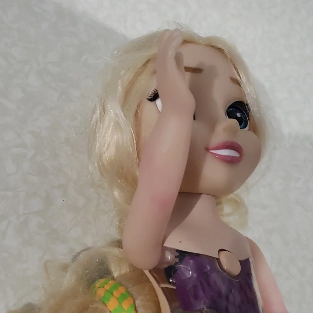 Singing and talking Elsa Doll from‎ Frozen 2